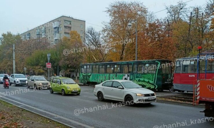 Трамваи встали 11 ноября в утренний час-пик на улице Московской в Краснодаре