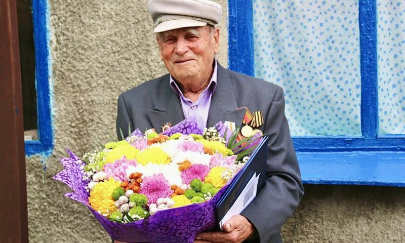 Кондратьев поздравил с 103-летием ветерана Дмитрия Дьяконенко из Темрюка