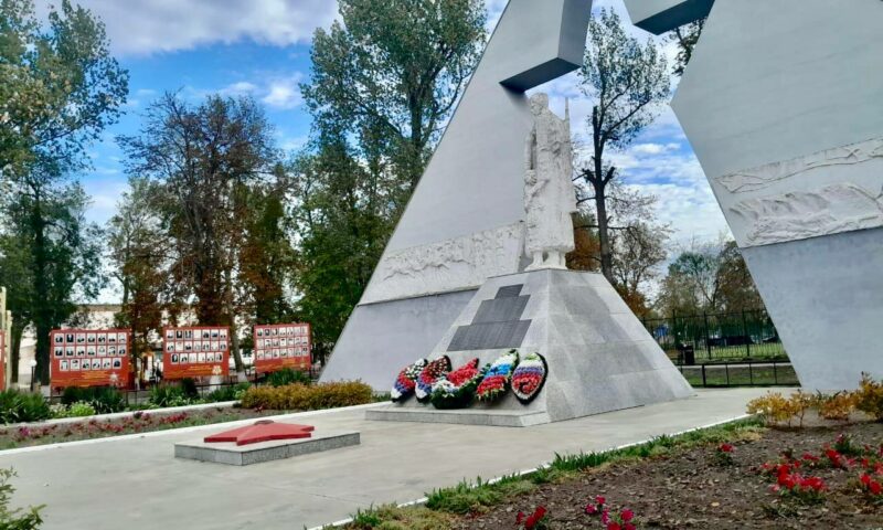 Реконструкцию парка по нацпроекту завершили в станице Калининского района