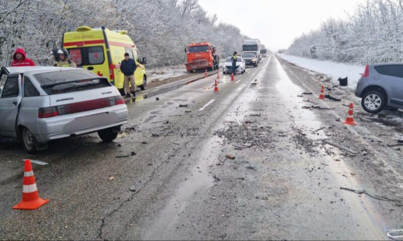 Два человека погибли в ДТП на мокрой трассе в Краснодарском крае