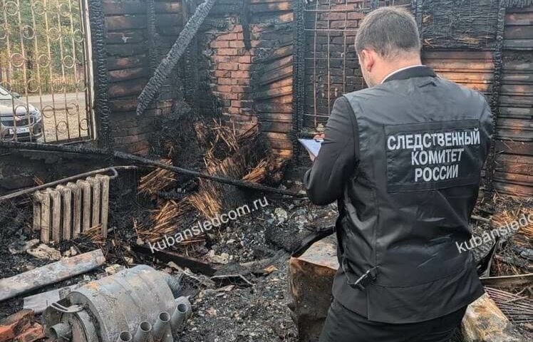 Мужчина погиб при пожаре в нежилом доме в Краснодаре