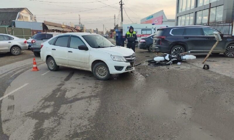 Подросток на мотоцикле пострадал в ДТП с тремя легковушками на Кубани