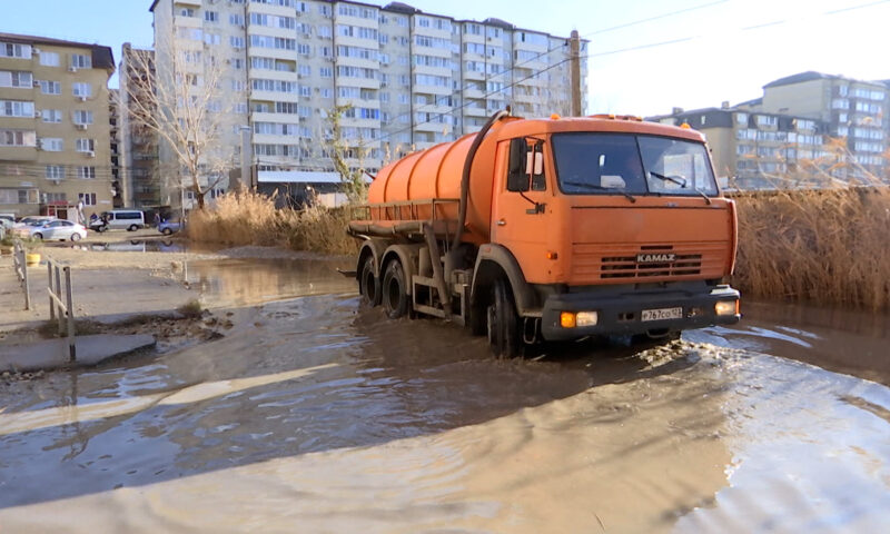 После сильного ливня в Краснодаре затопило улицы в Музыкальном микрорайоне