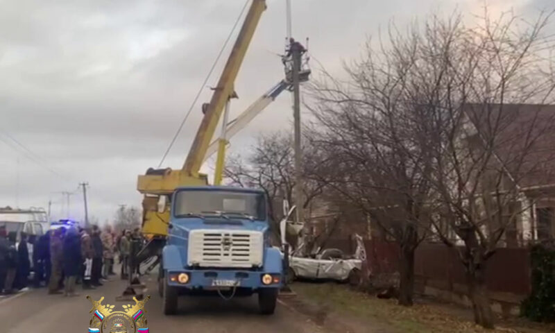 На Кубани «шестерка» вылетела с дороги и врезалась в опору ЛЭП, водитель погиб