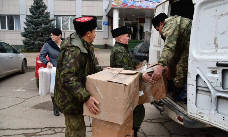 За две недели казаки Кубани отправили 100 тонн гумпомощи в зону СВО