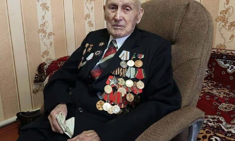 Вениамин Кондратьев поздравил со 101-летием ветерана войны из Армавира