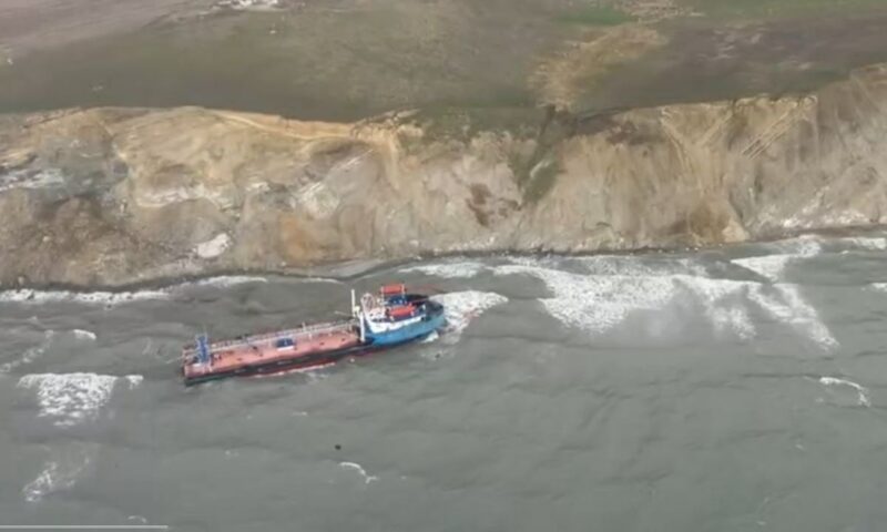 Стало известно, сколько мазута попало в Черное море после крушения танкеров