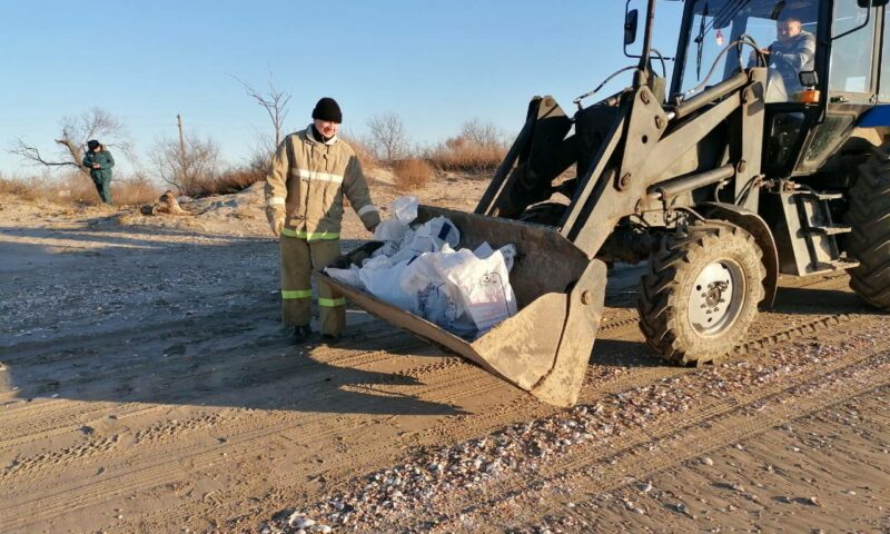 В Славянском районе завершили очистку берега Азовского моря от мазута