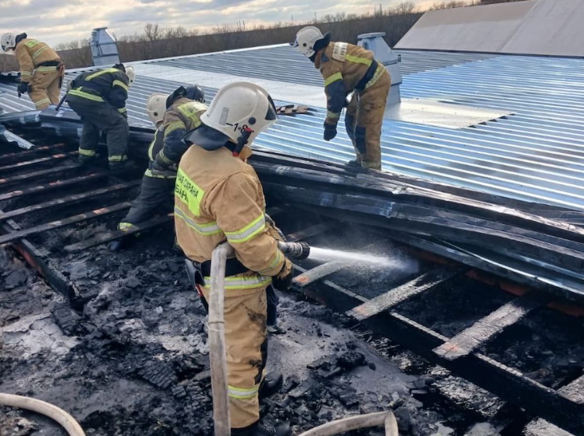 Во время пожара с винзавода на Кубани эвакуировали 50 человек