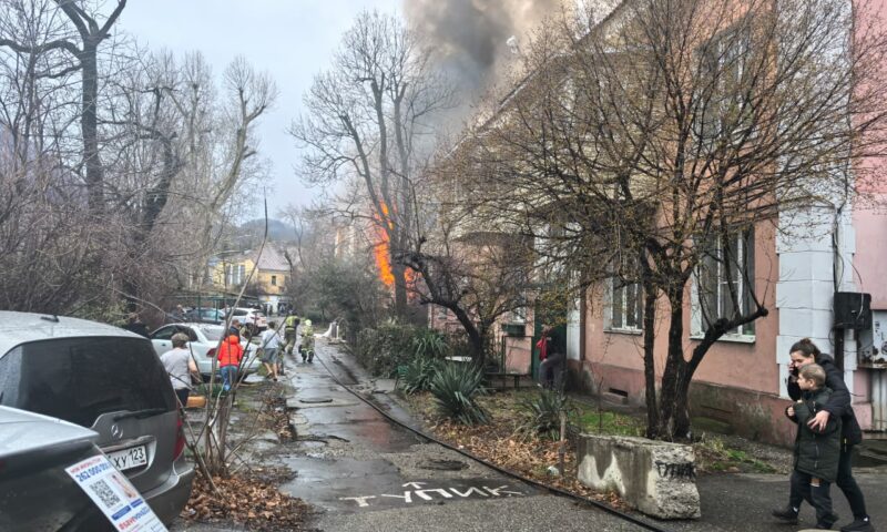 Хлопок газа произошел в многоквартирном доме в Туапсе, эвакуировали 18 человек