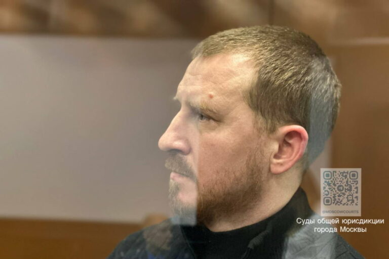 Защита экс-мэра Сочи попросила не национализировать карту вин и каталог часов