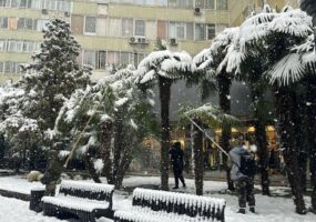 Ливни с грозами, снег, сильный шторм и метель в горах прогнозируют в Сочи