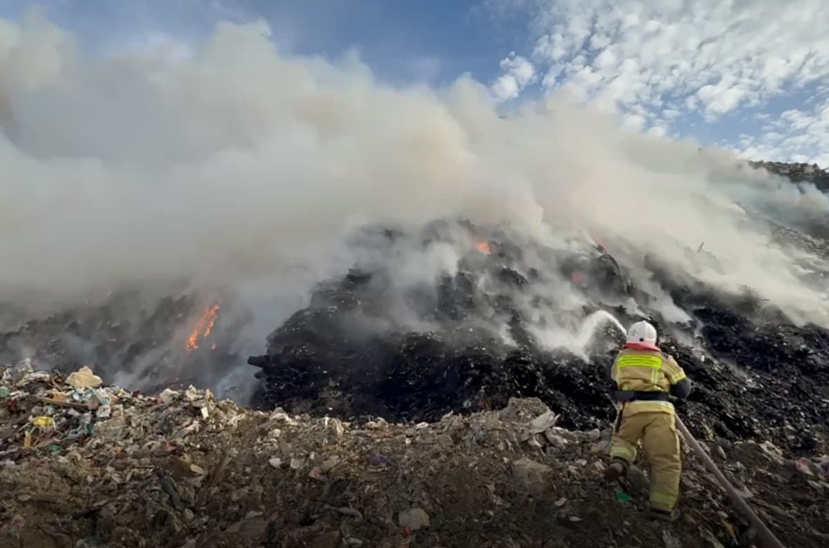 Площадь пожара на полигоне в Новороссийске сократилась до 1,7 тыс. кв. метров