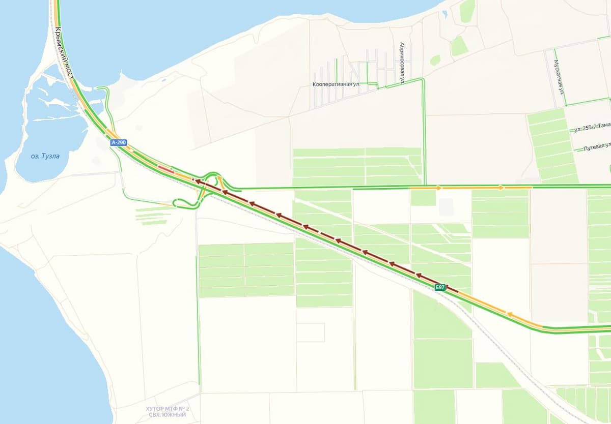 Пробка перед Крымским мостом со стороны Кубани 22 марта растянулась на 4,5 км