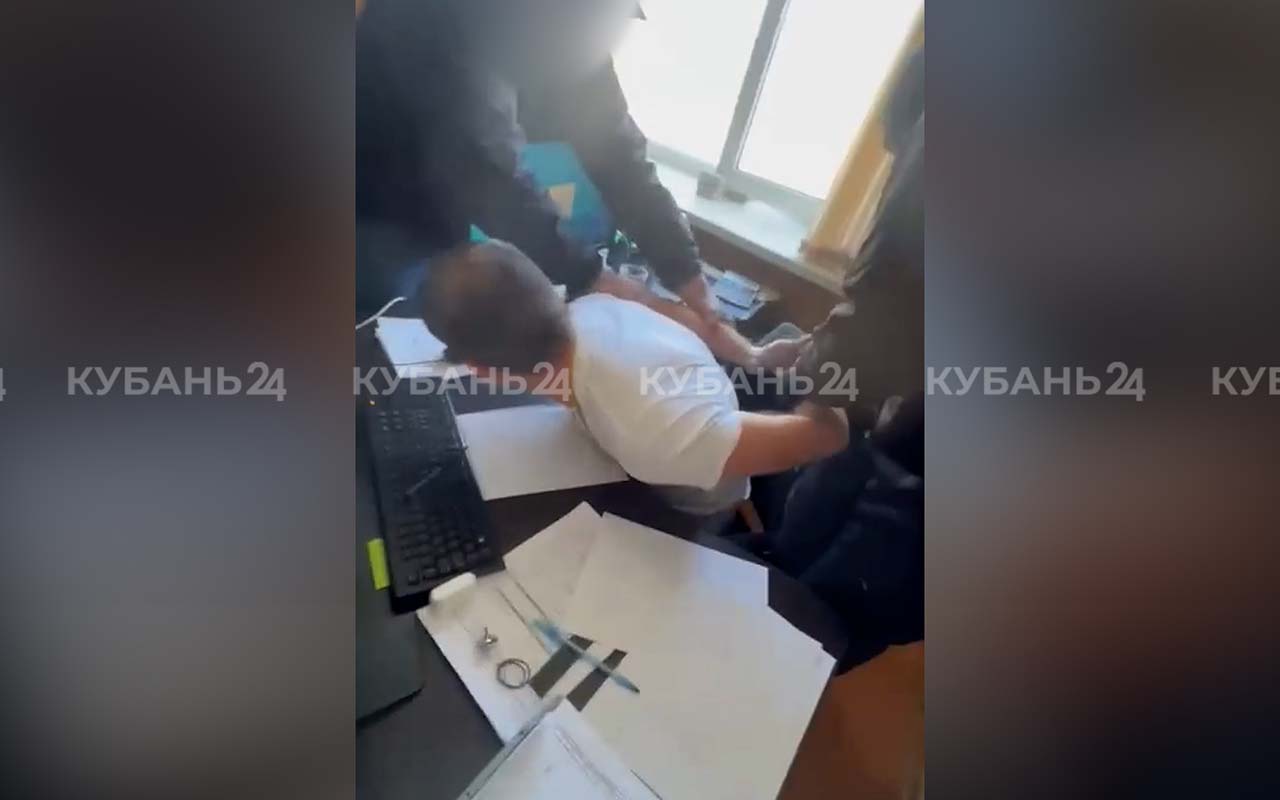 ФСБ раскрыла вымогательство 560 тыс. рублей при строительстве в аэропорту Анапы