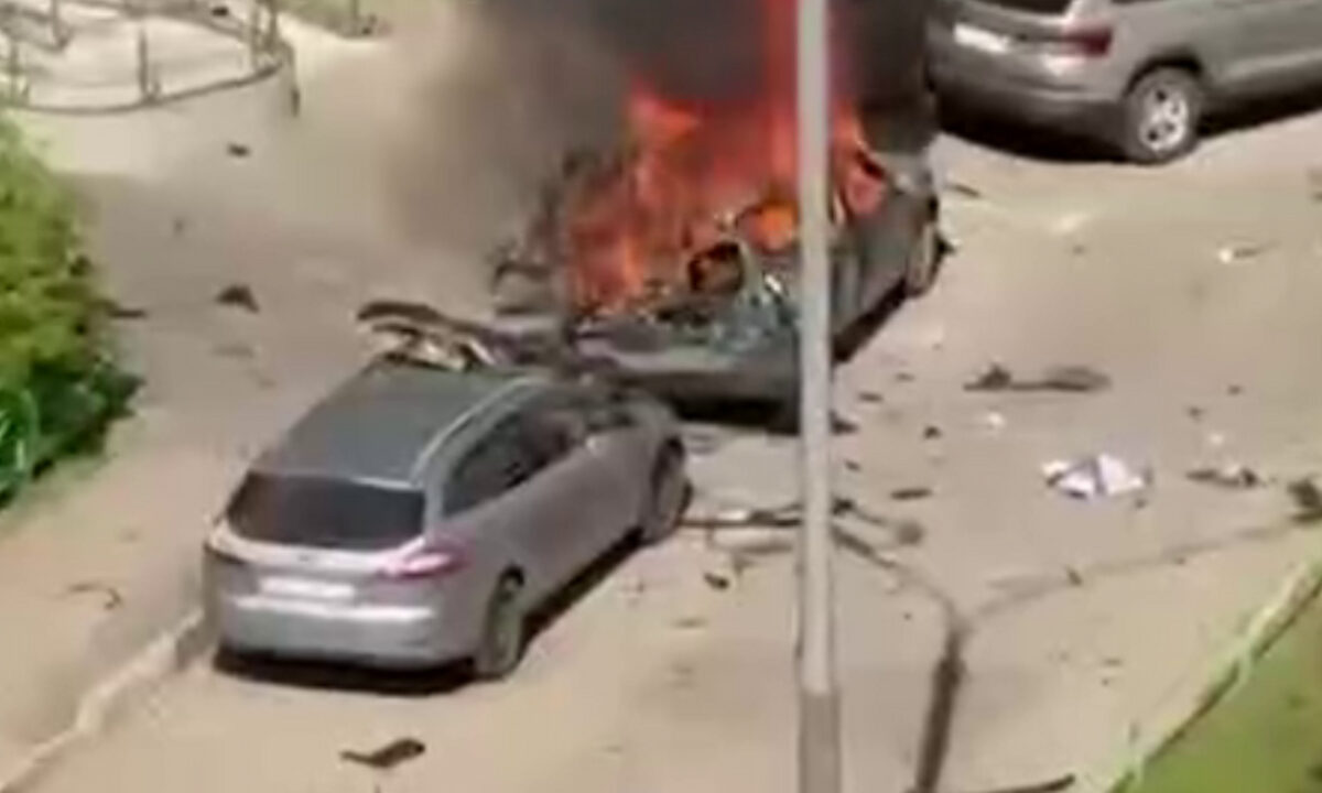 Во дворе дома в Подмосковье взорвалась машина, погиб генерал Минобороны РФ