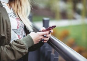 Эксперт Муртазин рассказал, как мошенники используют 8 Марта