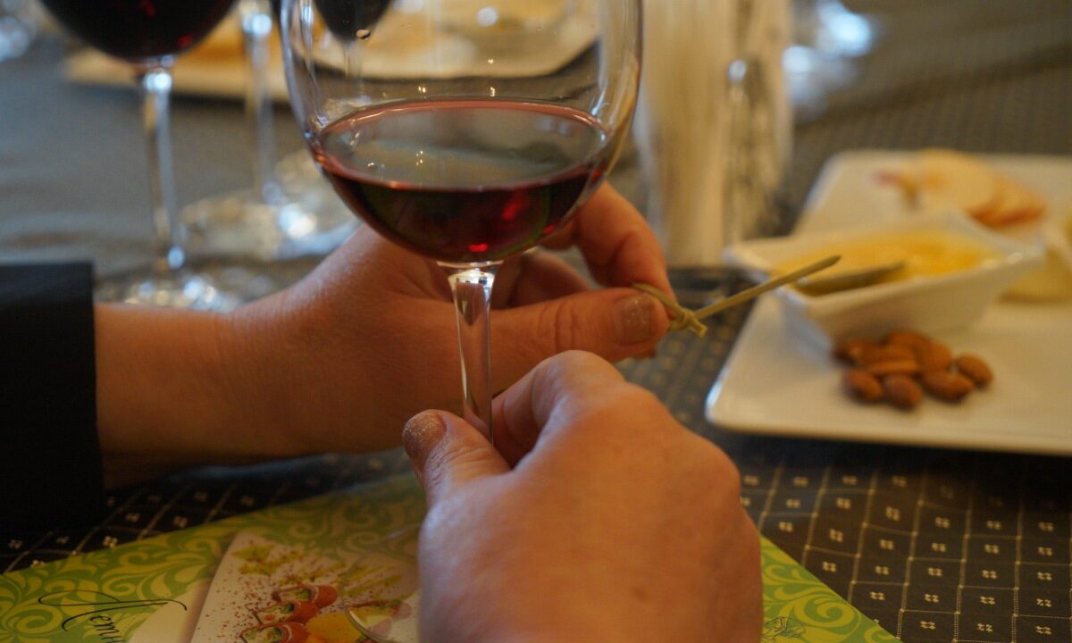 В Краснодарском крае на 18% снизились продажи вина