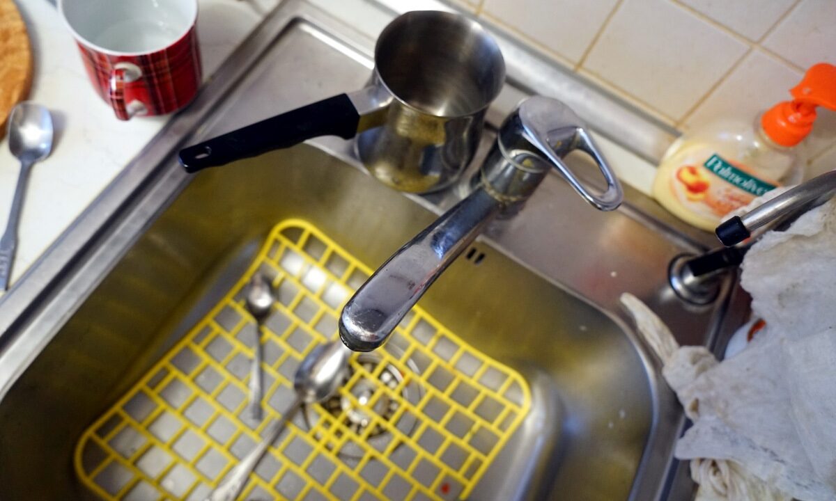 Прорыв на сетях оставил без воды 4 улицы в Комсомольском микрорайоне Краснодара