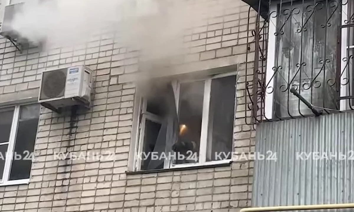 Почти 50 человек эвакуировали из-за пожара в многоэтажном доме в Краснодаре