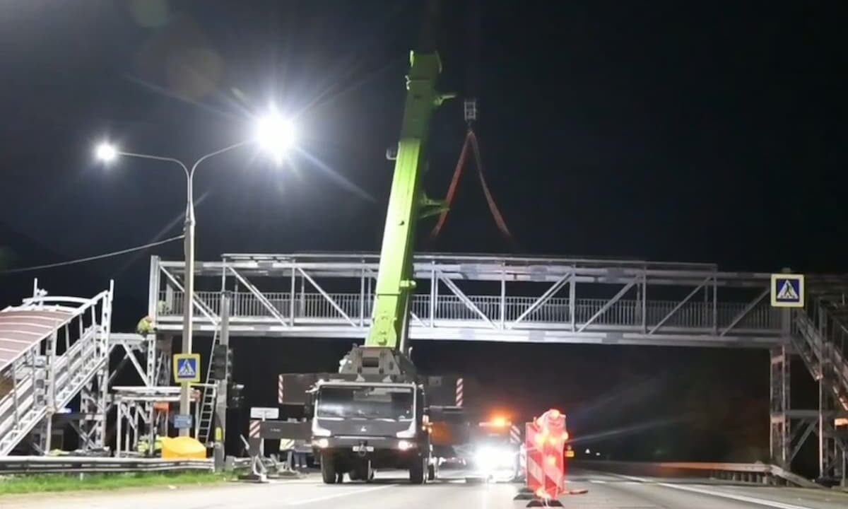На трассе М-4 «Дон» в Горячем Ключе ночью установили пролет надземного перехода