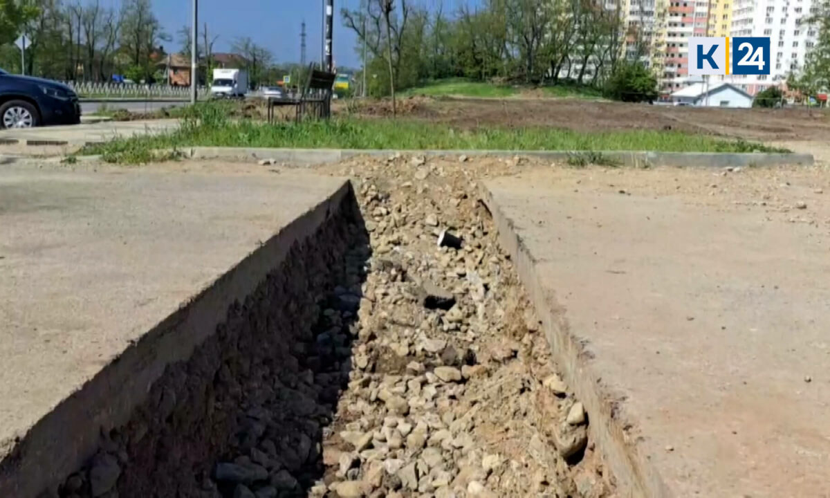 В Краснодаре на дороге в ГМР появились траншеи метровой глубины