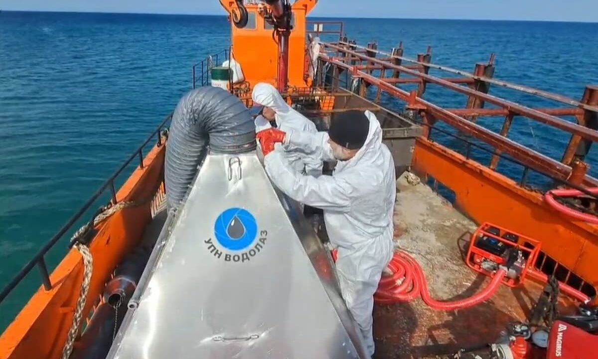 Новую разработку для очистки дна моря от мазута испытали в Анапе