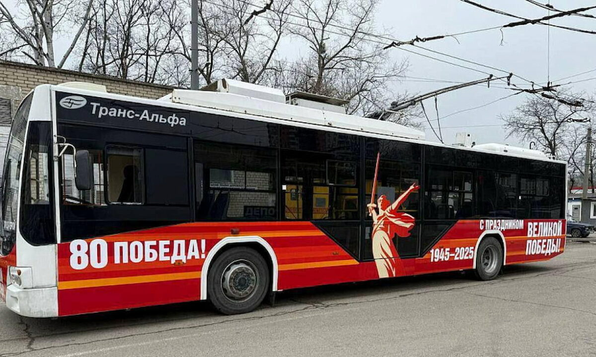 Более 300 единиц общественного транспорта украсили ко Дню Победы в Новороссийске