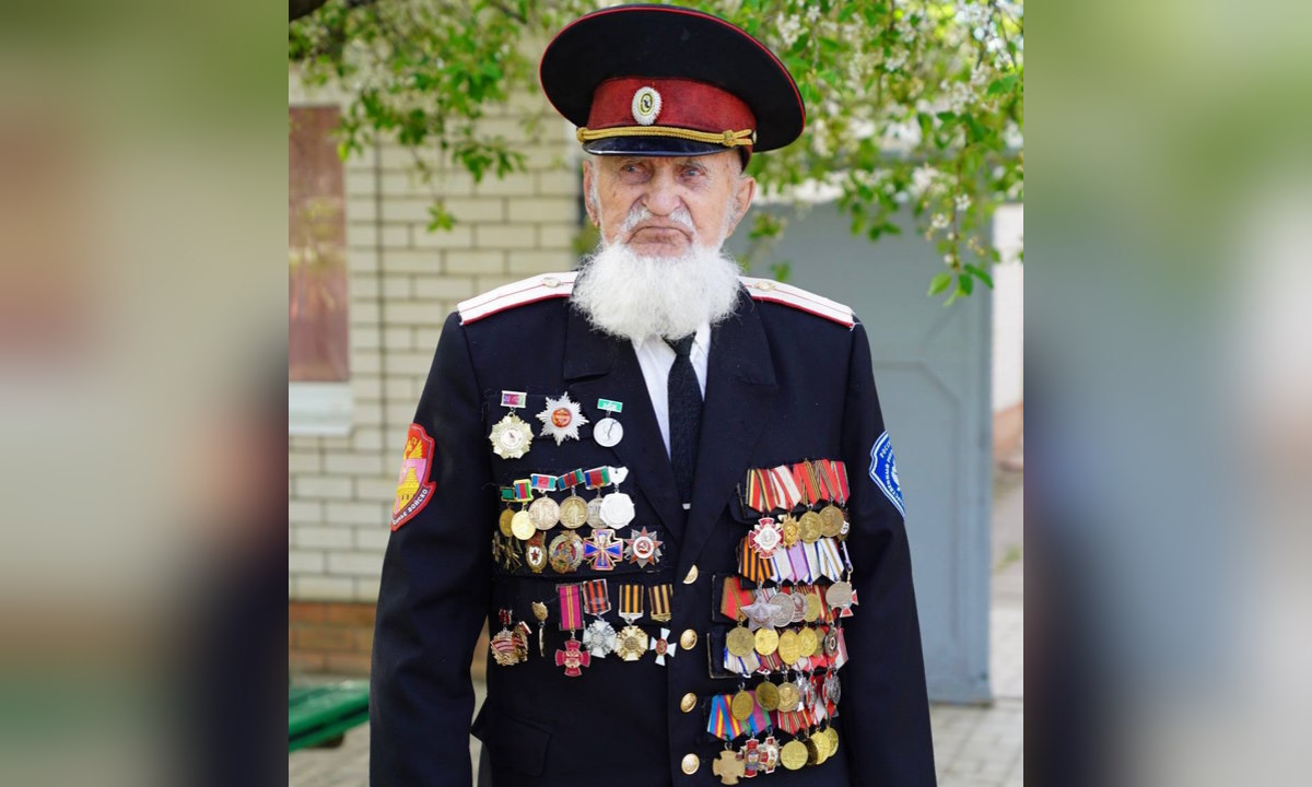 Кондратьев поздравил со 100-летием ветерана Мартыненко из Приморско-Ахтарска