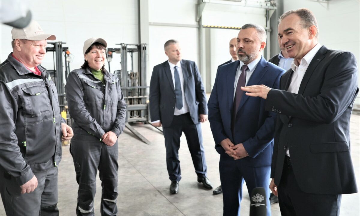 Вениамин Кондратьев посетил комплекс по подготовке семян в Тихорецком районе