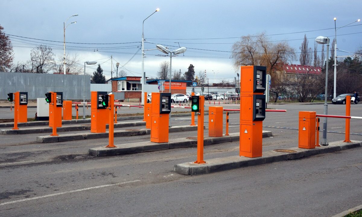 В Сочи абонемент на парковки для местных жителей подешевеет в 10 раз