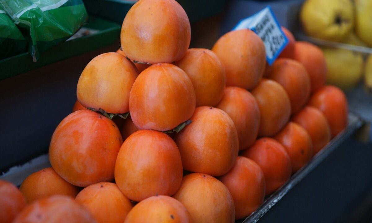 Врач Дианова предупредила о скрытом вреде хурмы