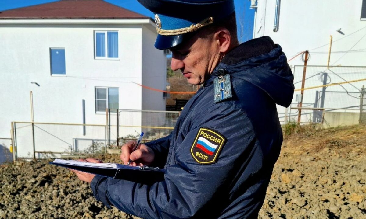 Два трехэтажных самостроя снесли в Сочи