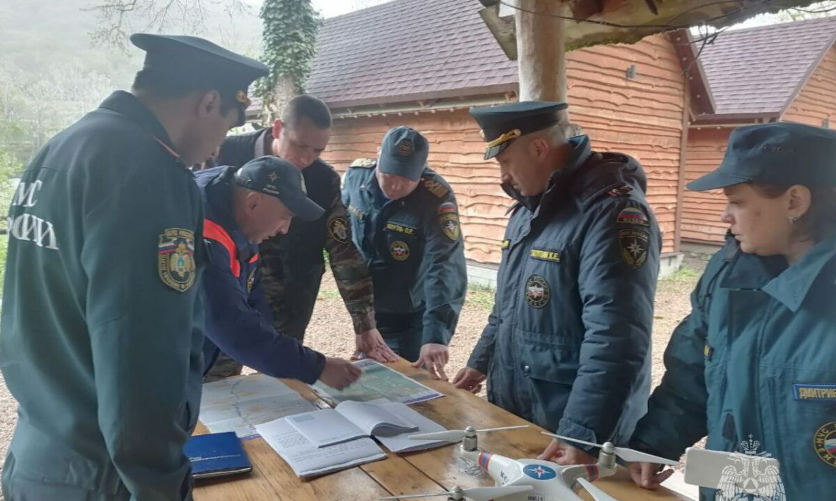 В Адыгее поиски упавшего в реку Белую мальчика приостановили до утра 26 апреля