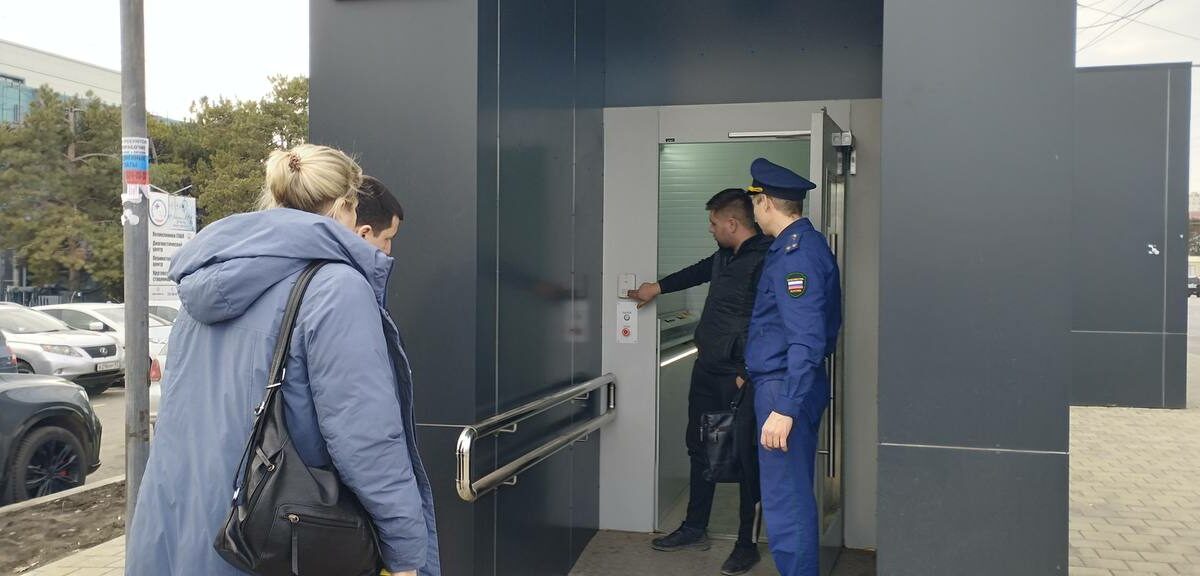Лифт в подземном переходе возле ККБ № 2 в Краснодаре сделали более доступным