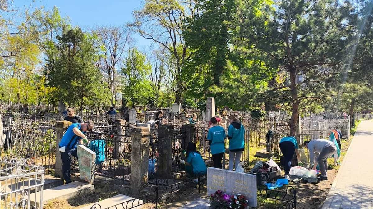 В Краснодаре перед Радоницей привели в порядок 737 воинских захоронения