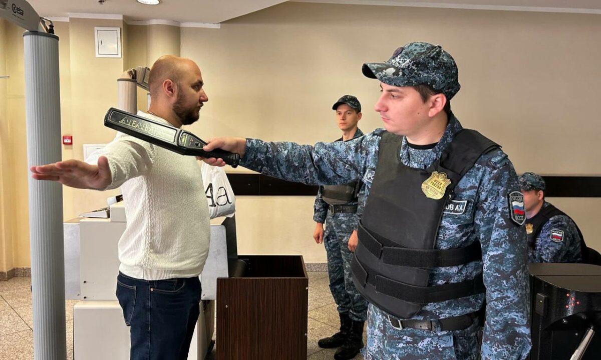 С начала года в суды Кубани пытались пронести более 3,3 тыс. опасных предметов