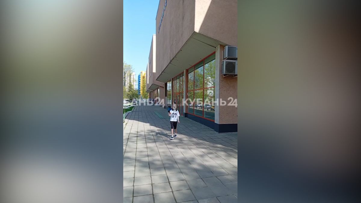 Пострадавший от хаски мальчик из Сочи впервые вышел на прогулку после операций