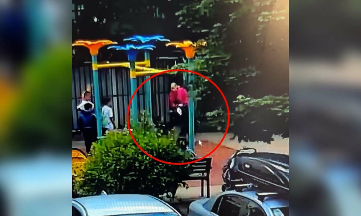 Женщина напала на ребенка на детской площадке в Краснодаре. «Факты»