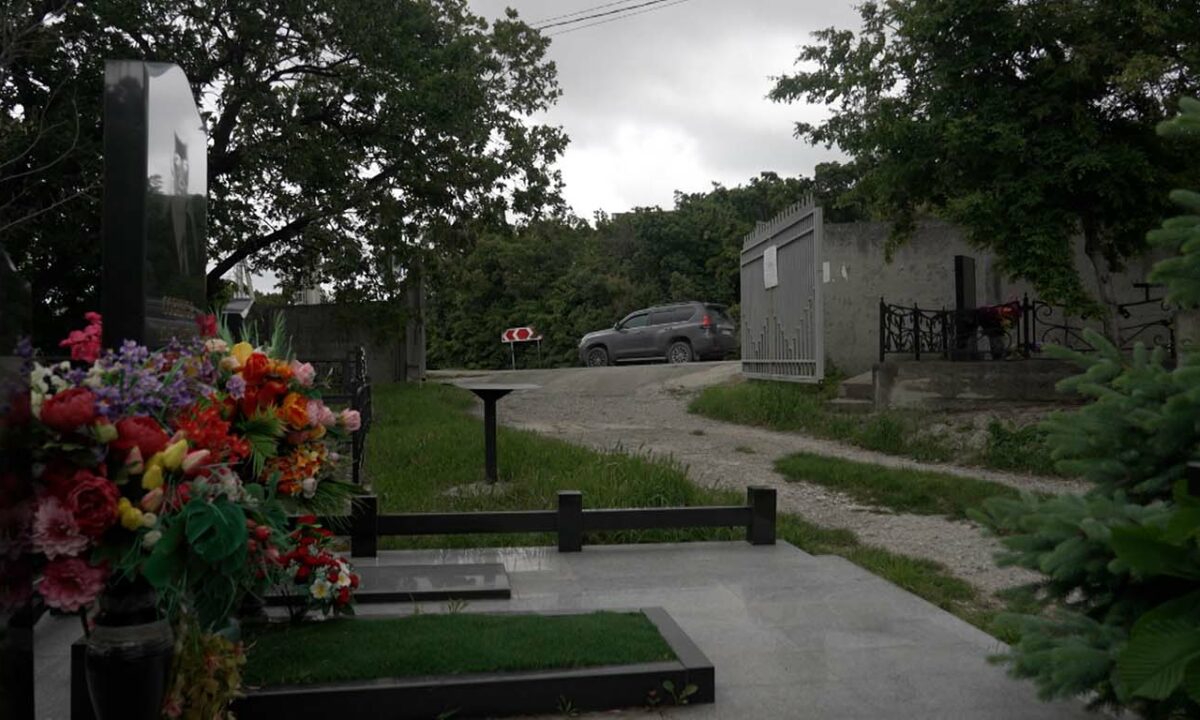 В Новороссийске кладбище осталось без ограждения по вине подрядчика