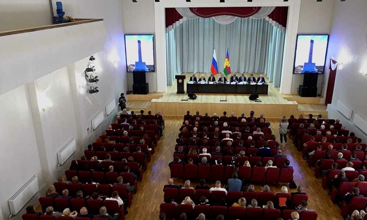 Кондратьев обсудил развитие Курганинского района с местными жителями