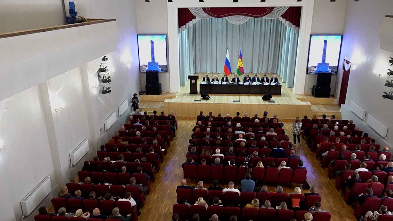 Кондратьев обсудил развитие Курганинского района с местными жителями