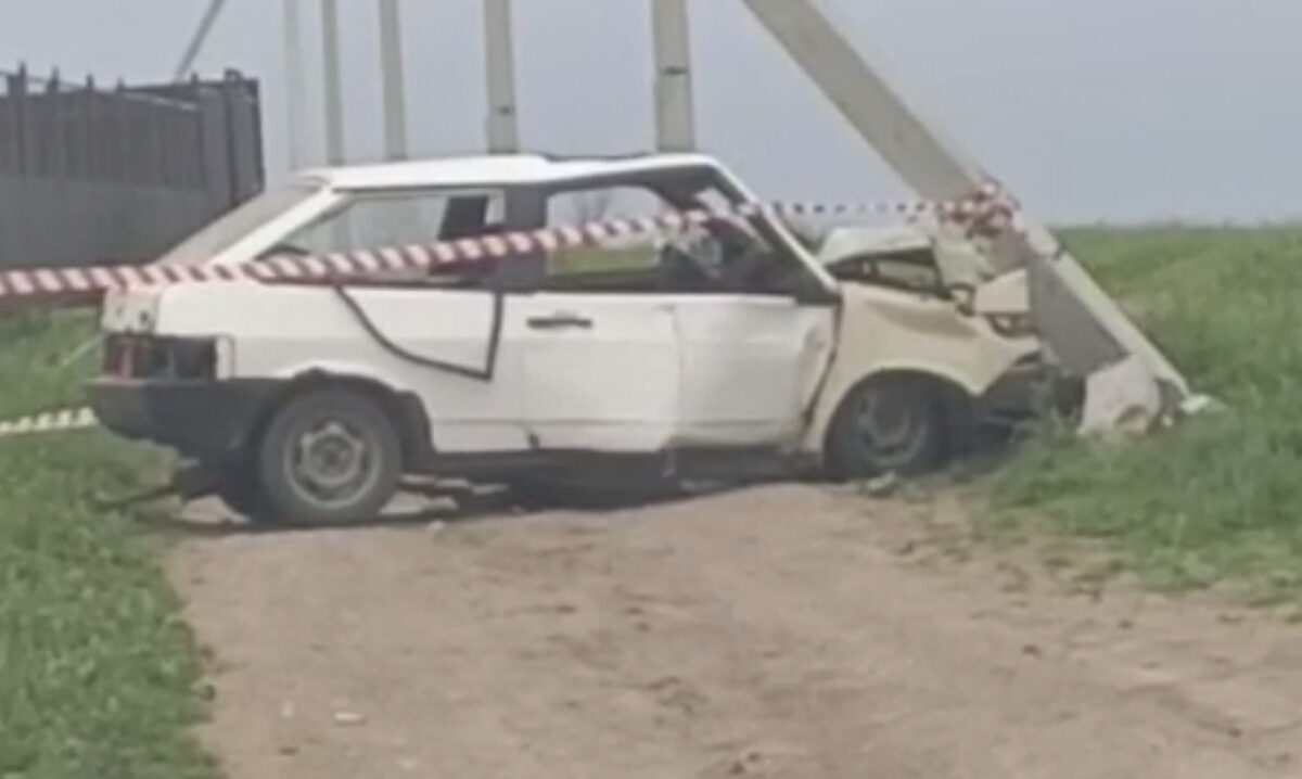 На Кубани 16-летний водитель ВАЗа врезался в ЛЭП, пострадали трое подростков