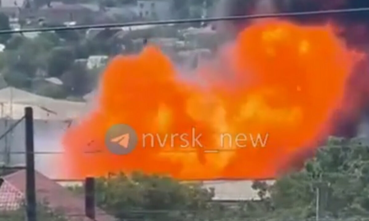 В Новороссийске в горевшем гараже взорвался бензин находившейся внутри машины