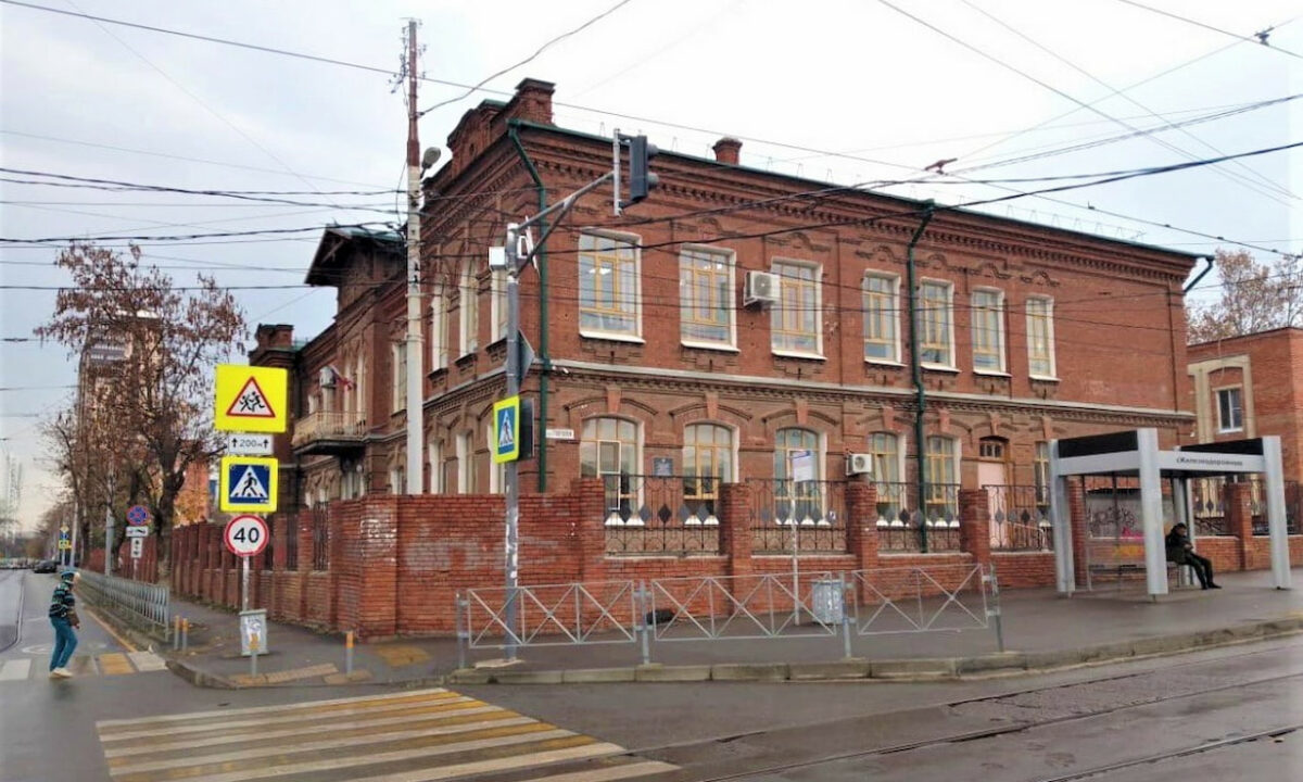 В центре Краснодара началась реставрация старинного здания лицея имени Макаренко