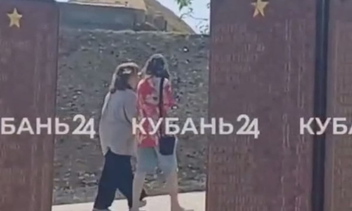 В Новороссийске установили личности девушек, прикуривших от Вечного огня