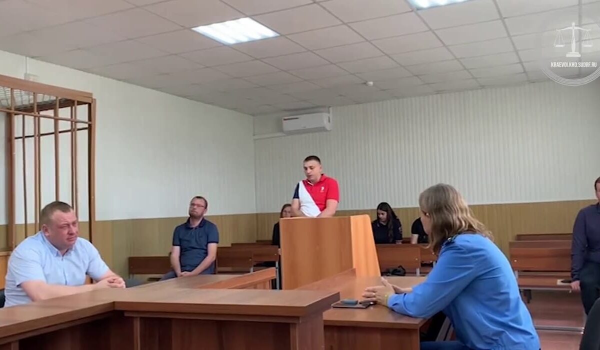 На Кубани осудили двоих полицейских, выбивавших стулом признание в краже