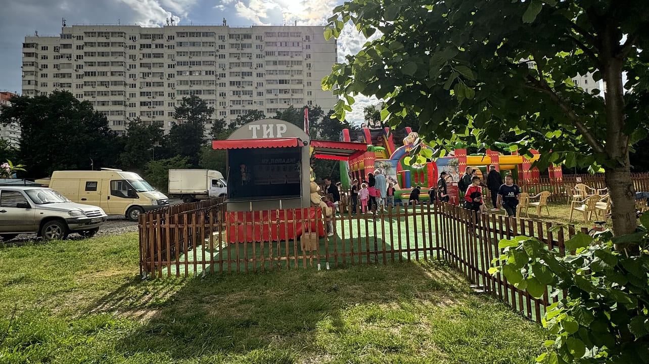 Жители Краснодара пожаловались на опасные аттракционы в спальных районах