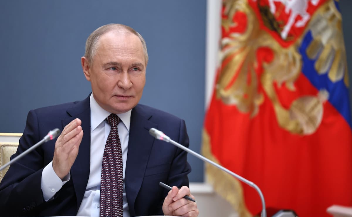 Владимир Путин поздравил соотечественников с Днем России