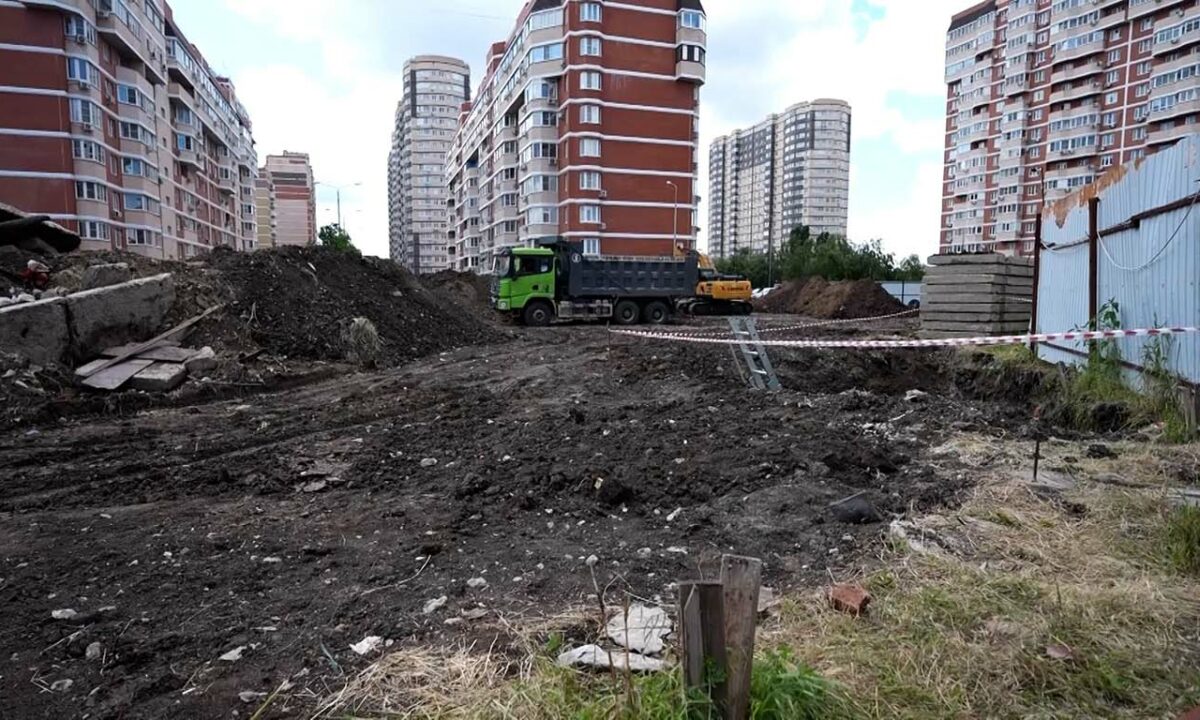 Кондратьев осмотрел площадку под строительство новой поликлиники в Краснодаре